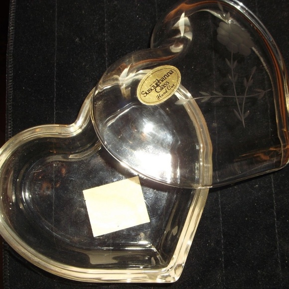 Etched Glass Heart Shaped Jewelry Trinket Box (NWT - Picture 3 of 3